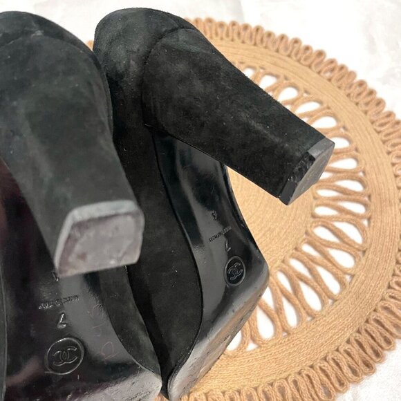 Chanel Black Suede CC Block Heel Pumps Size 7 A - Picture 12 of 16